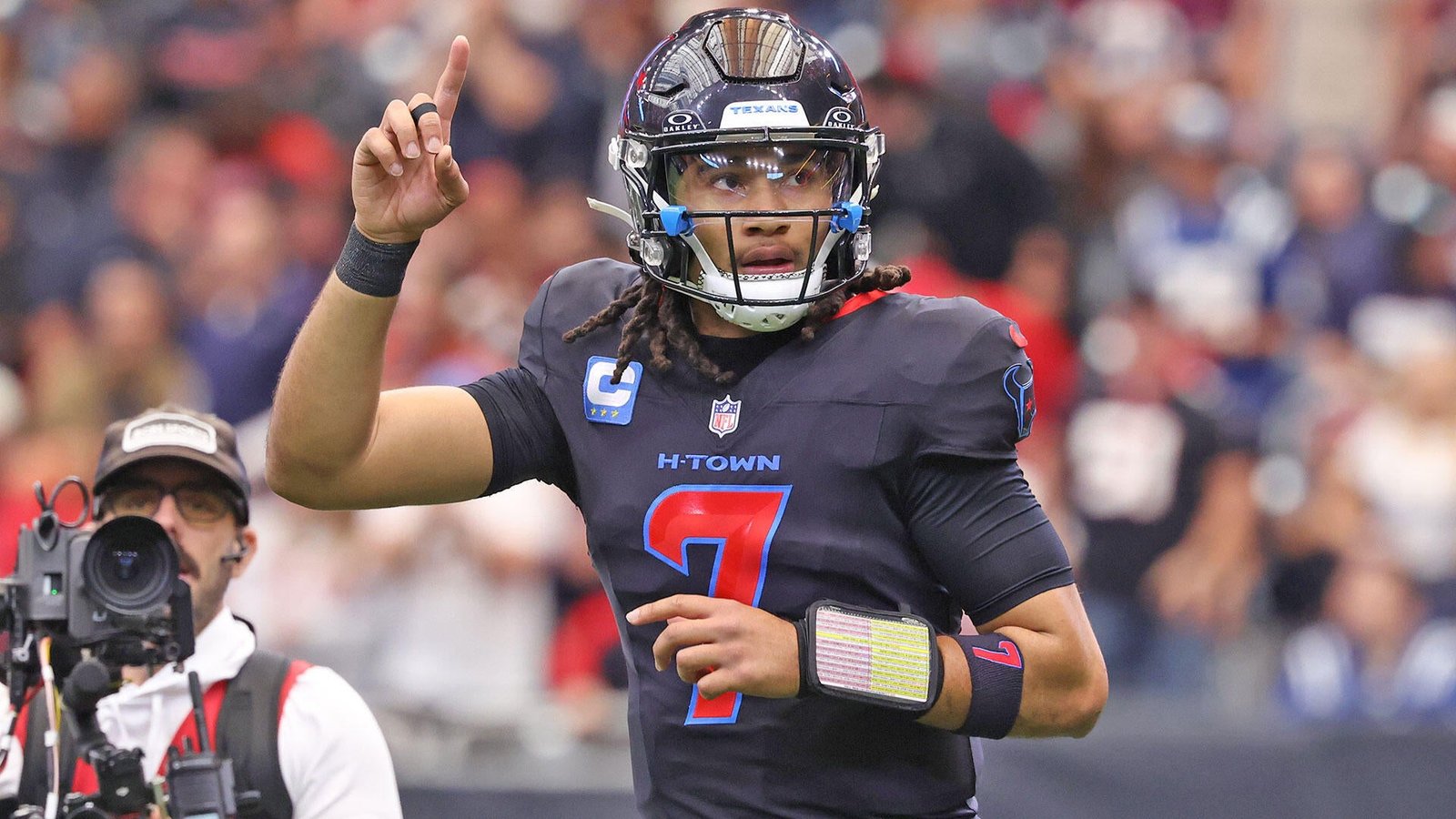 Exploring Quarterback Strategies in 12-Team Superflex Fantasy Football Drafts