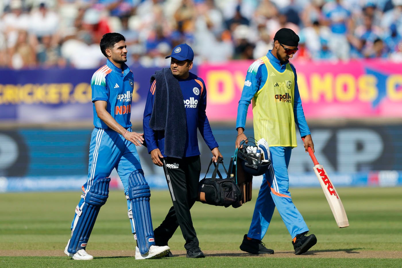 England bowl; Kishan in for unwell Rahul