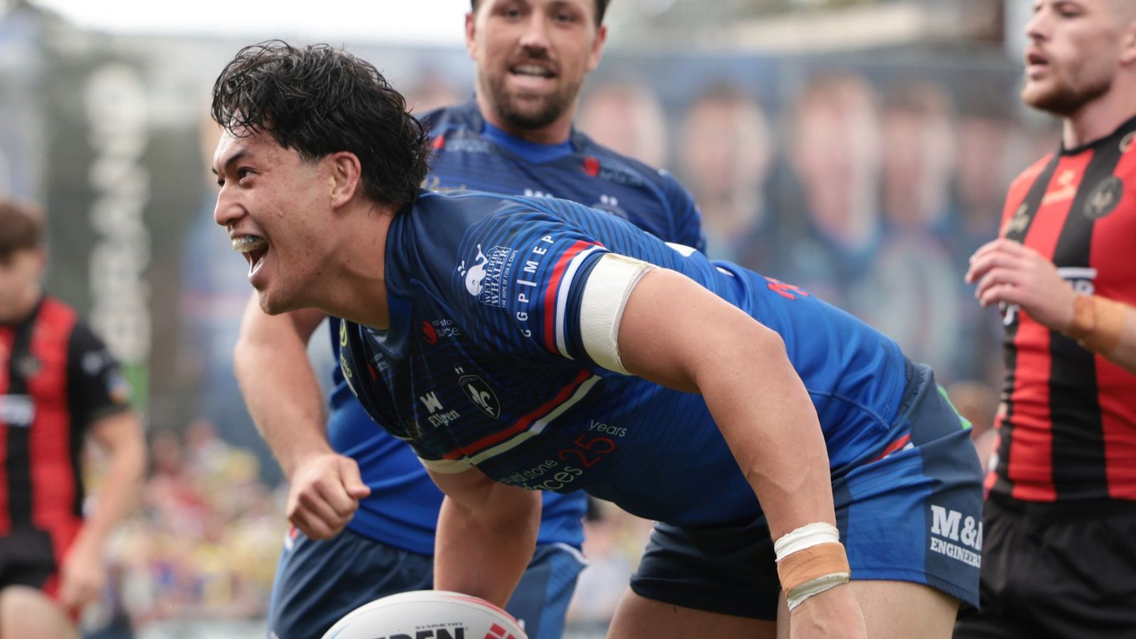 Wakefield Trinity Defeats Warrington Wolves in Super League Showdown