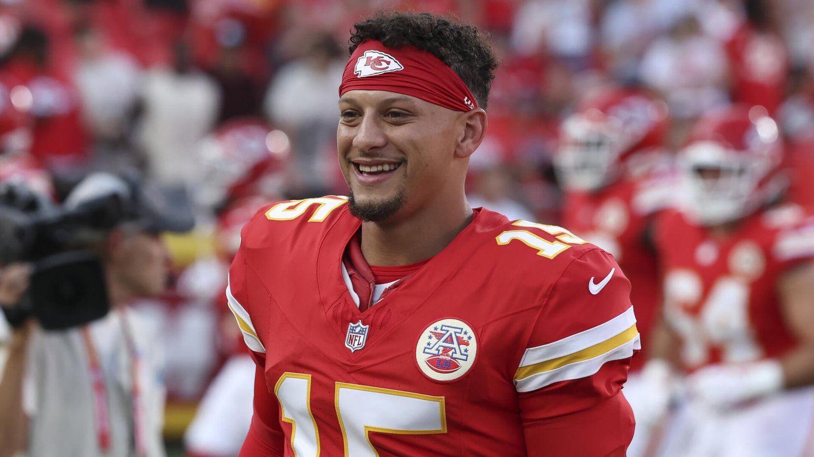 Patrick Mahomes Set to Start for Chiefs Against Broncos Despite Injury Concerns