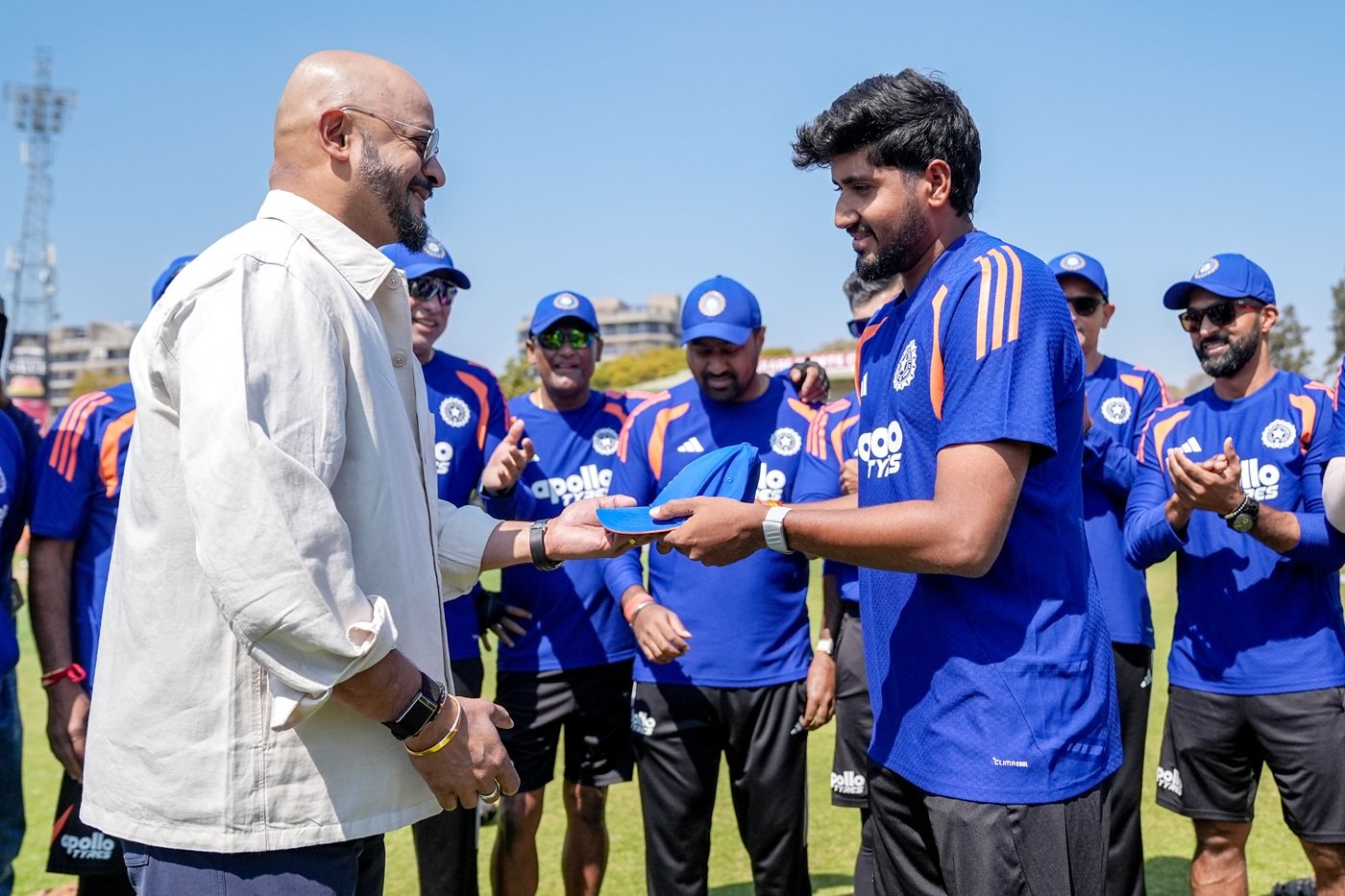 Unchanged Zimbabwe field; Yash Thakur debuts for India