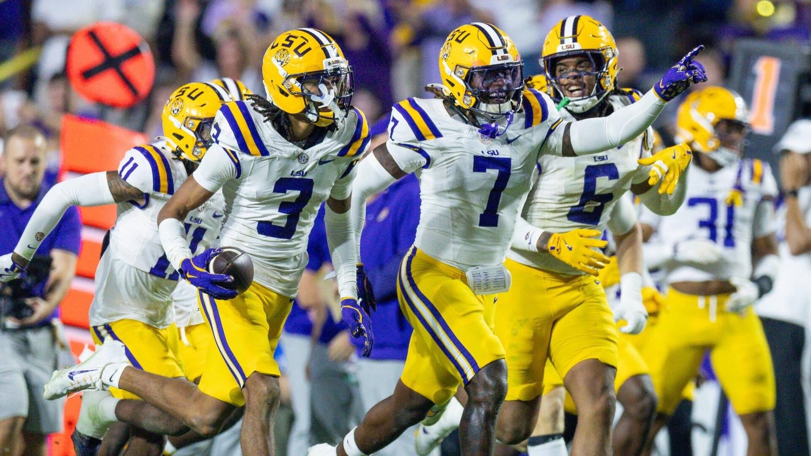 Week 1 College Football Picks: LSU and California Among Top Bets