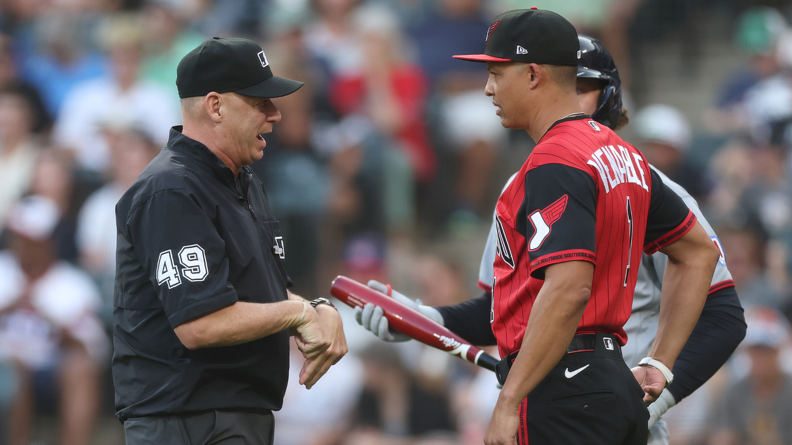 White Sox Manager Will Venable Faces Criticism After Early Pitching Change Against Guardians
